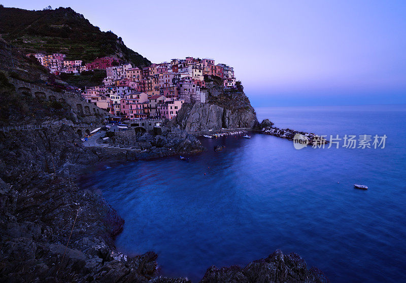 Manarola 在晚上，五渔村